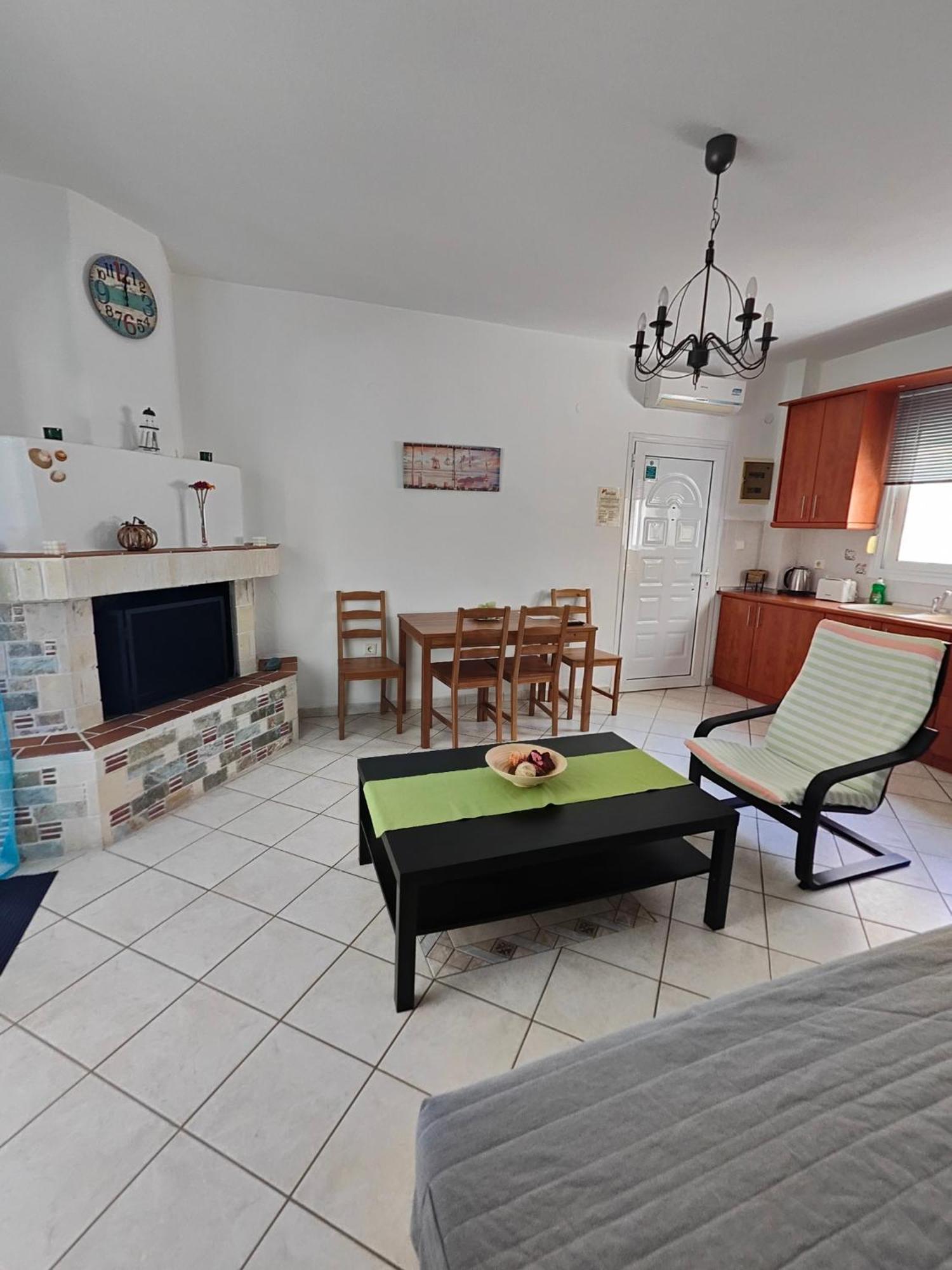 ניאה סקיוני Roses Rt Apartments Skioni II מראה חיצוני תמונה
